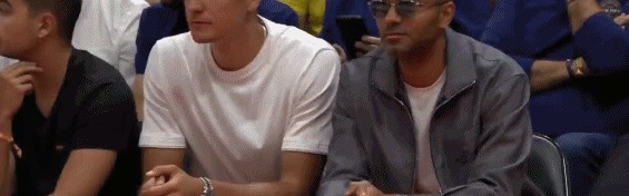 ?前NBA球星托尼·帕克和博格达诺维奇现场观战欧篮联四强赛