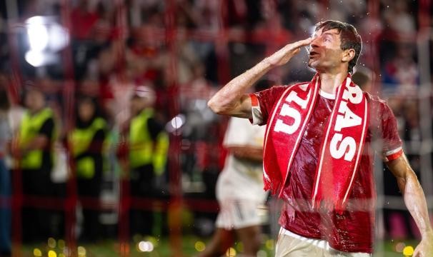 大乐透走势图带线图-泪点与笑点缺一不可，安联竞技场上演“穆勒之夜”